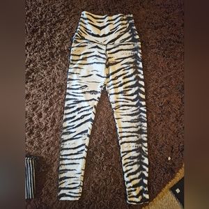 EVERYTHING MUST GO - MOVING! ABS2B NWOT / White & Black Zebra Leggings / Sz L